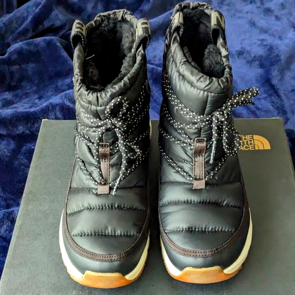 BNIB The North Face Women's ThermoBall Lace-Up Waterproof Boot size 9